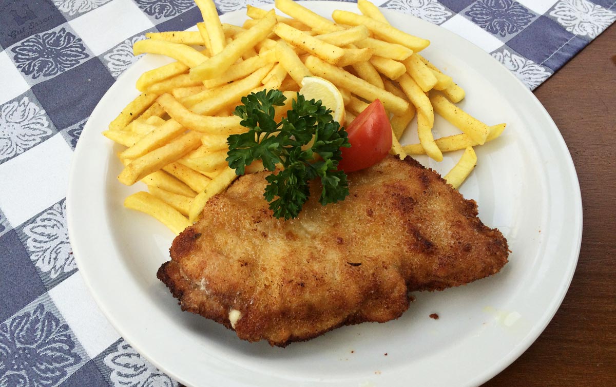 Gefüllt mit Schinken und Käse, Pommes Frites Gefüllt mit Schinken und Käse, Pommes Frites